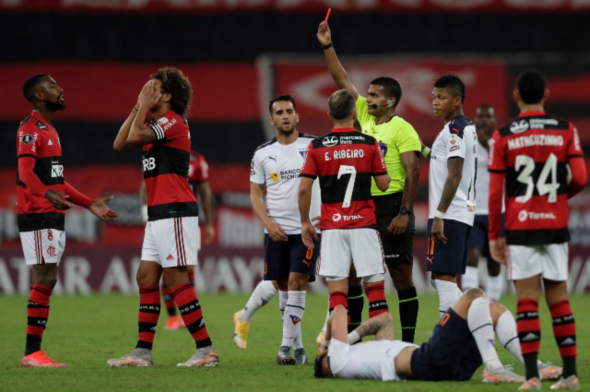 Photo of Flamengo empata con uno menos